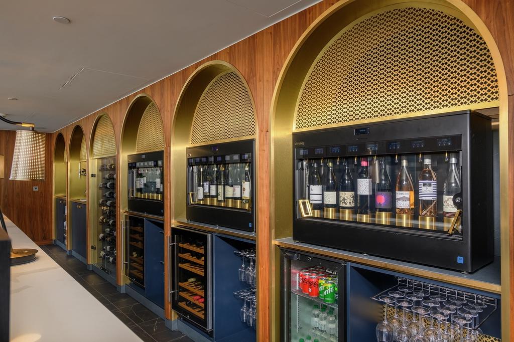 Vb1840728 The Quay Club Bar 1400x933.jpg