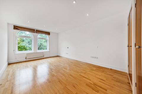 2 bedroom house to rent, Oriel Drive London SW13