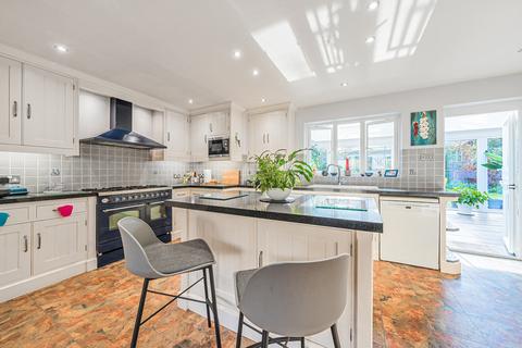1 Hurstmere Close, Grayshott, Hindhead, GU26 6TR
