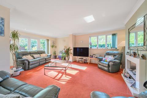 1 Hurstmere Close, Grayshott, Hindhead, GU26 6TR