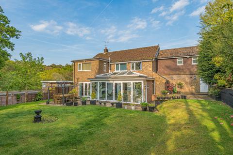 1 Hurstmere Close, Grayshott, Hindhead, GU26 6TR
