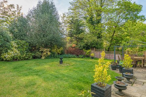 1 Hurstmere Close, Grayshott, Hindhead, GU26 6TR