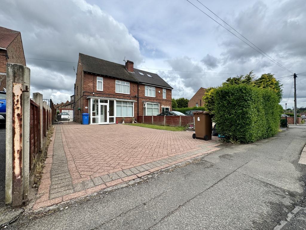 Littleover Lane, Derby DE23 3 bed semidetached house £1,100 pcm (£