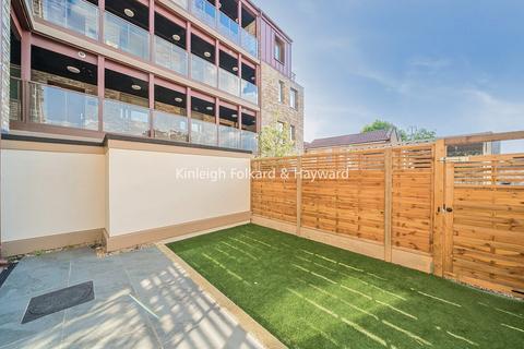 5 bedroom house to rent, Hallowell Close, Mitcham, CR4