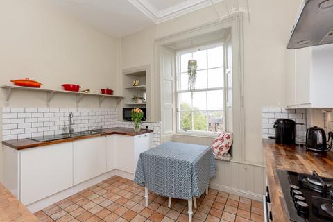 16/3 Clarendon Crescent, Edinburgh, EH4 1PU