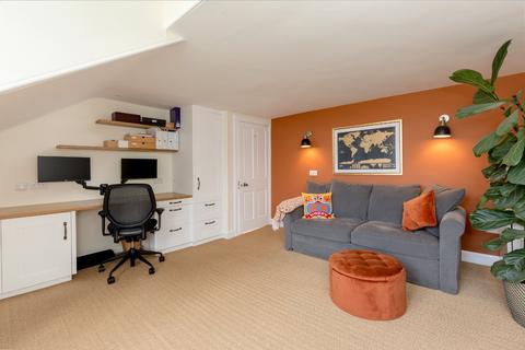 16/3 Clarendon Crescent, Edinburgh, EH4 1PU