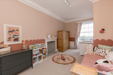 16/3 Clarendon Crescent, Edinburgh, EH4 1PU