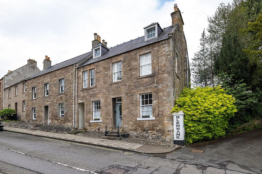 57 Castlegate, Jedburgh TD8 6BD 2 bed ground floor flat £100,000