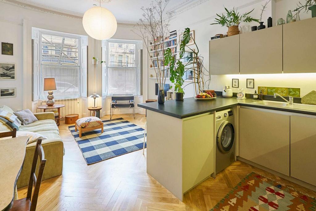 Apartment in Hove, Brunswick - View 3