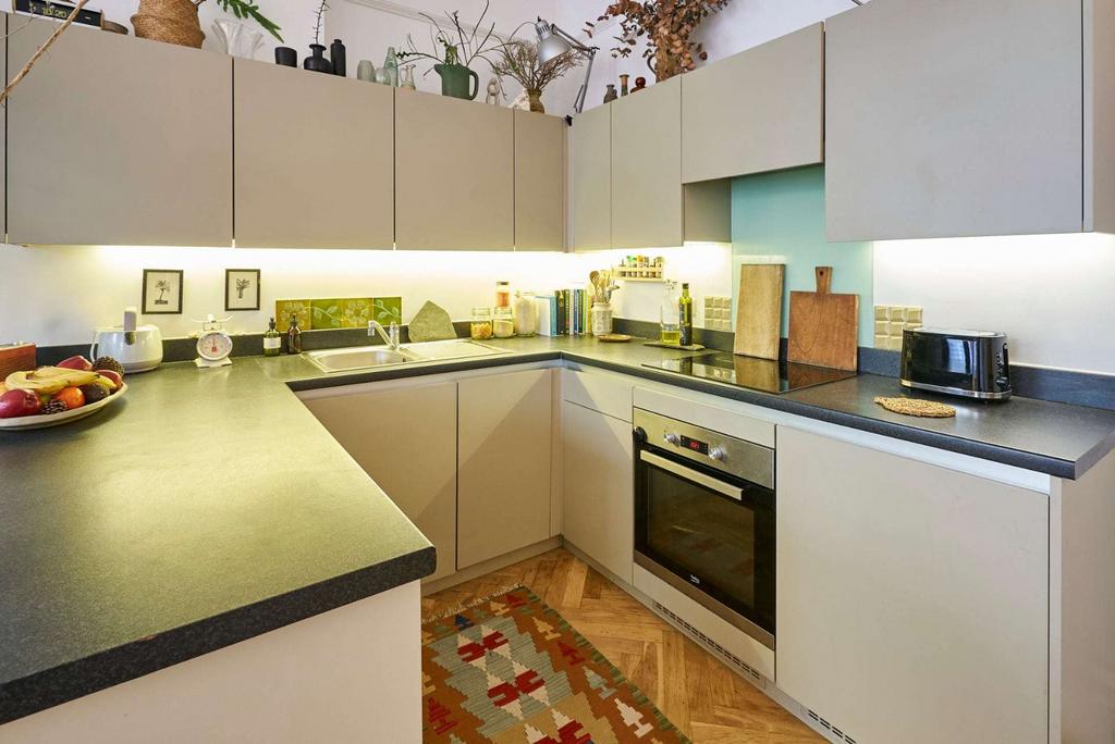 Apartment in Hove, Brunswick - View 5