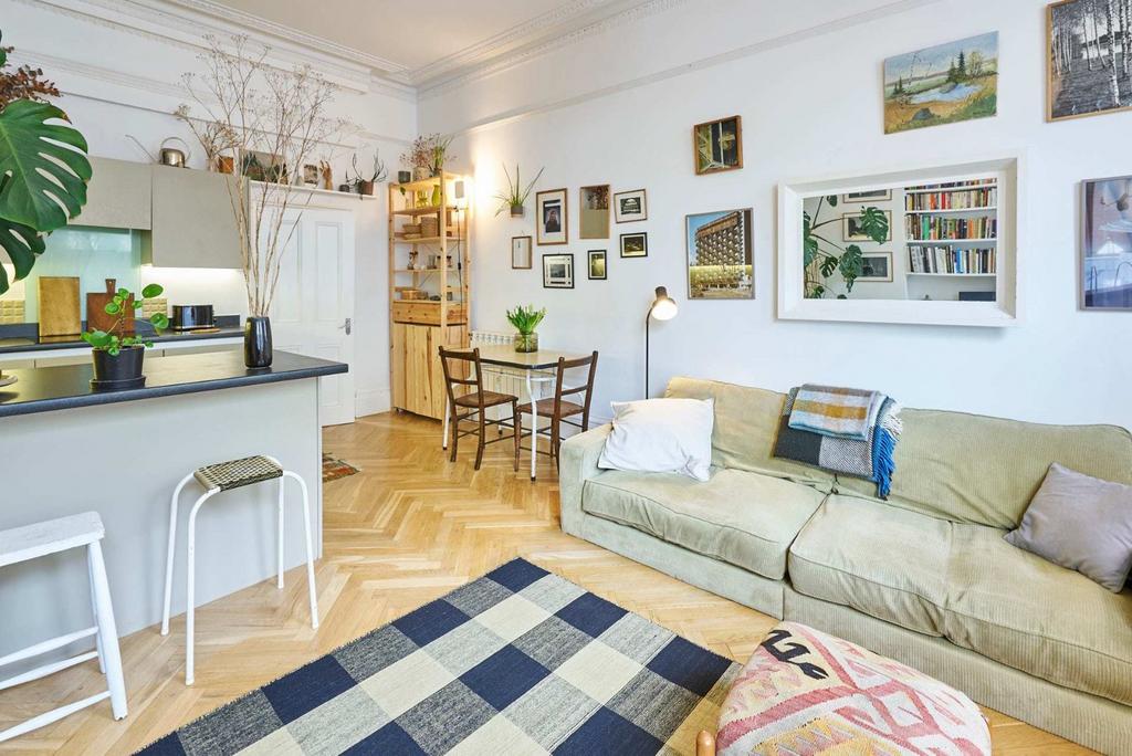 Apartment in Hove, Brunswick - View 4