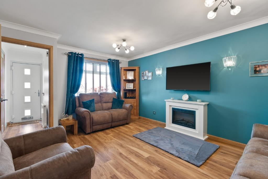 Broomhill Crescent, Alexandria, West Dunbartonshire, G83 4 bed semi