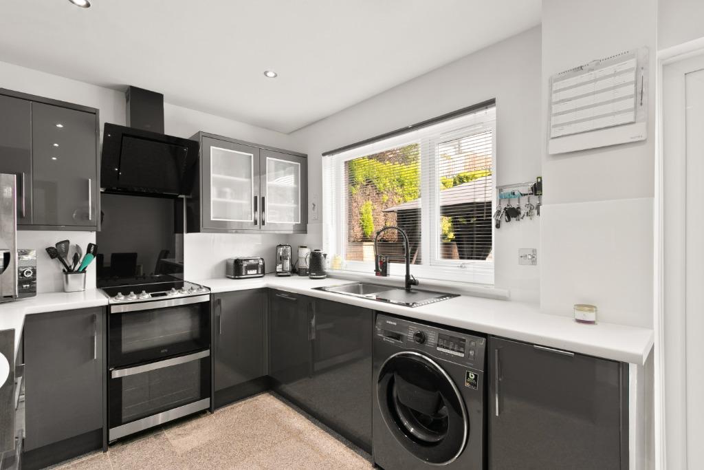 Broomhill Crescent, Alexandria, West Dunbartonshire, G83 4 bed semi