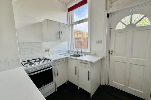 2 bedroom terraced house for sale, Sykes Street, Cleckheaton, BD19