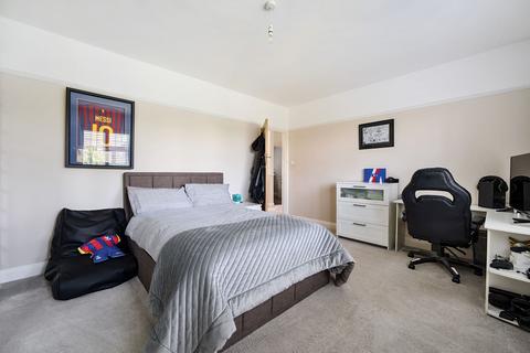 14 Coulsdon Road, Coulsdon, CR5 2LA
