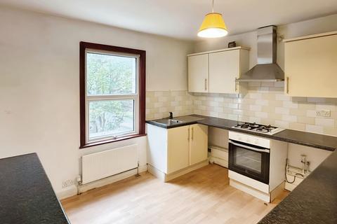 3 bedroom flat to rent, Grove Green Road, London E11 4EL