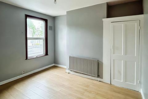 3 bedroom flat to rent, Grove Green Road, London E11 4EL