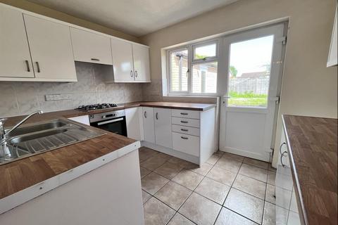 2 bedroom semi-detached house to rent, Kenwyn Close, Taunton