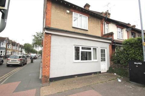 2 bedroom flat for sale, Bournemouth Park Road, Southend On Sea