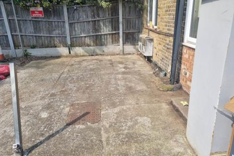 141 Bournemouth Park Road, Southend-on-sea, SS2 5JN