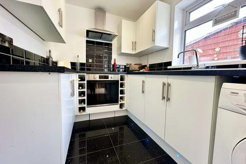 4 bedroom terraced house for sale, Victoria Close, Newport, EX32 9HX