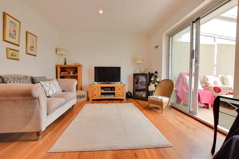 6 Elm Close, Brantham, Manningtree, CO11 1TD