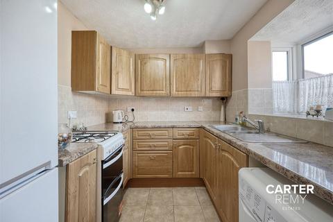 8 Crest Avenue, Grays, RM17 6RW