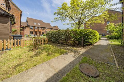 13 Dairymans Walk, Guildford, GU4 7FE