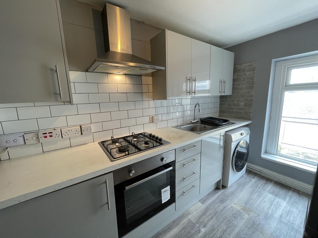 Swansea - 2 bedroom flat to rent