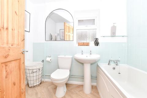 174 Kingston Road, Leatherhead, KT22 7PZ