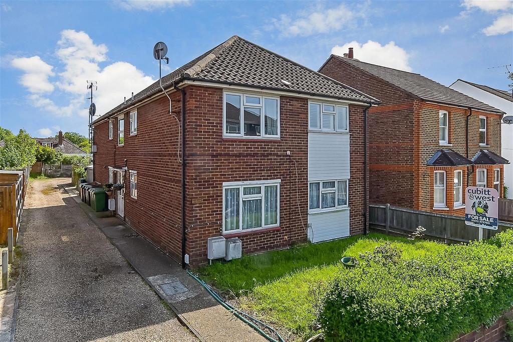 Kingston Road, Leatherhead, Surrey 1 bed apartment for sale £230,000