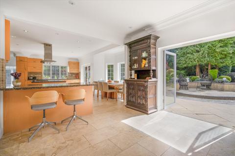 undefined, Longcross, Surrey, KT16