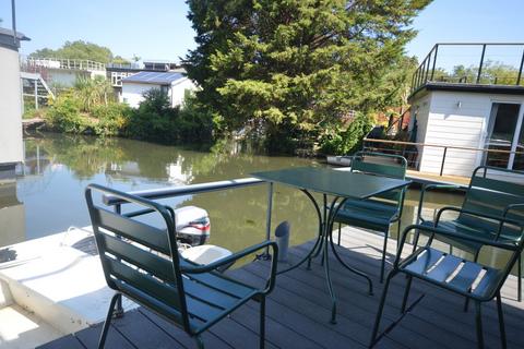 1 bedroom houseboat for sale, Taggs Island, Hampton TW12