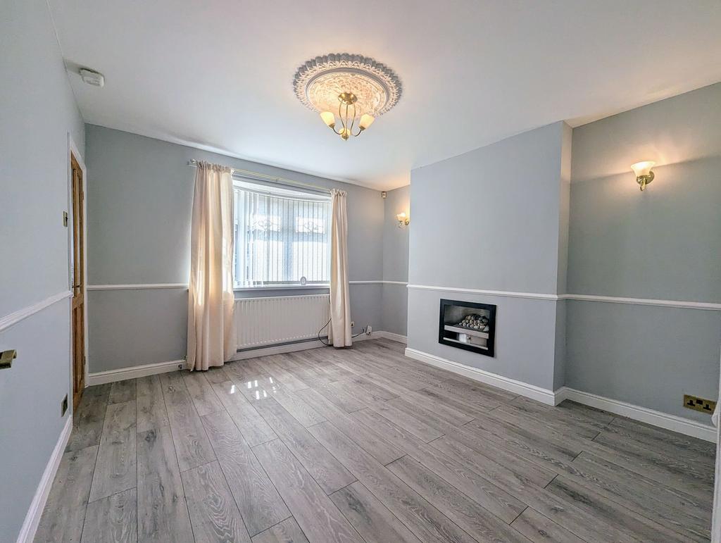 Oxford Crescent, Hebburn, NE31 2 bed semidetached house for sale £