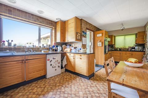 9 Waterfield Drive, Warlingham, CR6 9HP
