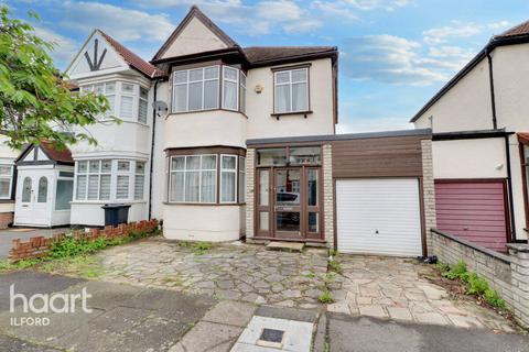 3 bedroom end of terrace house for sale, Brancaster Road, Ilford