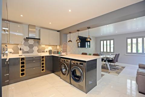 32 Bluebell Drive, Llanharan, Pontyclun, CF72 9UN