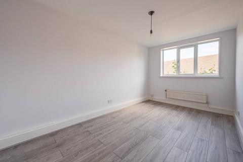 3 bedroom maisonette to rent, Old Farm Road, East Finchley, London, N2