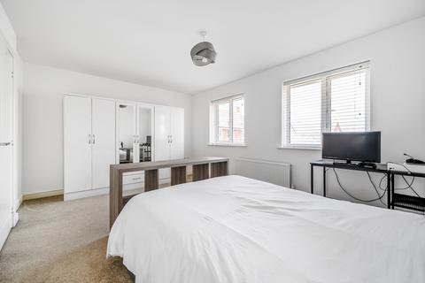 3 Blaker Close, Folkestone, CT20 3FL