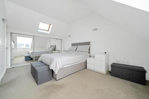 3 Blaker Close, Folkestone, CT20 3FL