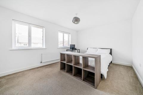3 Blaker Close, Folkestone, CT20 3FL