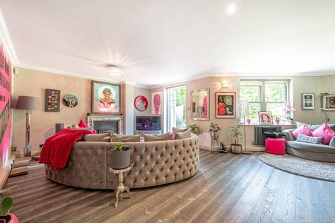 3 bedroom flat for sale, Belsize Avenue, Hampstead, London, NW3