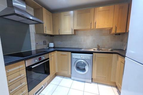 1 bedroom apartment to rent, Abingdon Court, Woking GU22