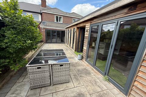 4 bedroom semi-detached house to rent, ALLESTREE , DERBY