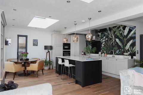 19 Wickham Chase, West Wickham, BR4 0BD