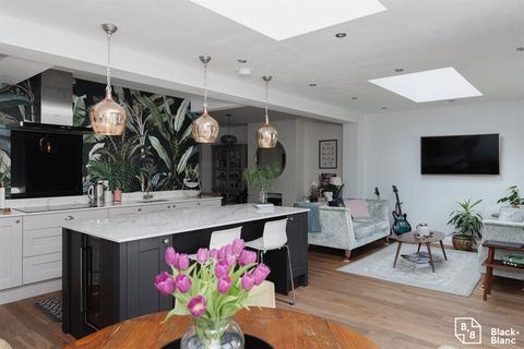 19 Wickham Chase, West Wickham, BR4 0BD