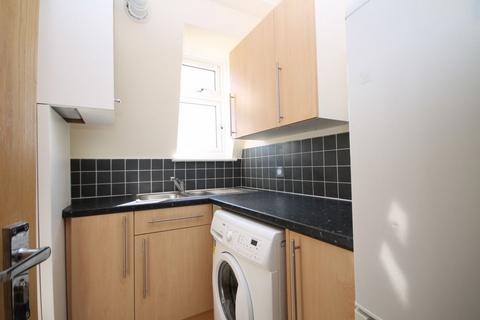 1 bedroom in a house share to rent, Aldis Street, London, SW17