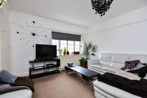 2 bedroom flat to rent, Babington Road, Streatham, London, SW16
