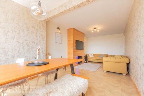 8 Claytons Close, Springhead, Oldham, OL4 4NT
