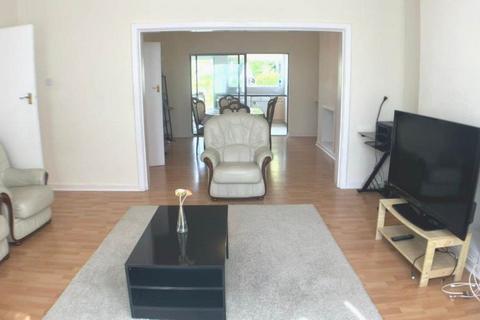 4 bedroom semi-detached house to rent, Michleham Down, London N12